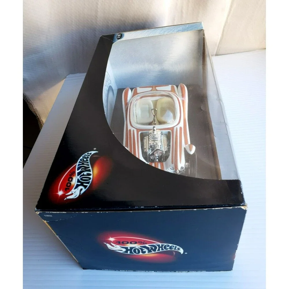 Vintage 2002 Hot Wheels 100% BEATNIK BANDIT White 1/18 WHITE LINE REAL RIDERS!